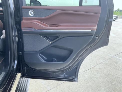 Used 2025 Lincoln Navigator Reserve AWD/4WD image 23