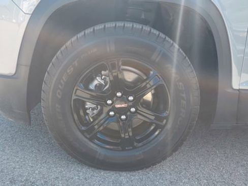 Used 2021 GMC Acadia AT4 w/ LPO, Adventure Package AWD/4WD image 10