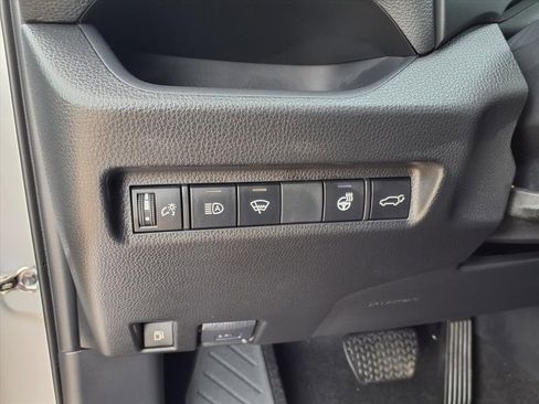 Used 2022 Toyota RAV4 SE image 22