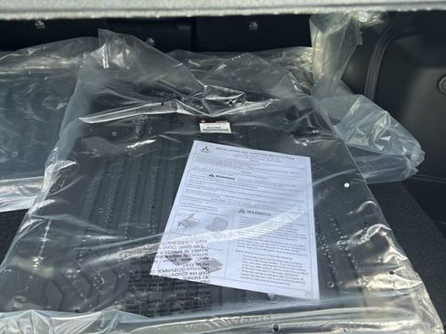 New 2025 Mitsubishi Outlander SE image 30