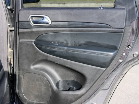 Used 2020 Jeep Grand Cherokee Laredo w/ Security & Convenience Group image 16