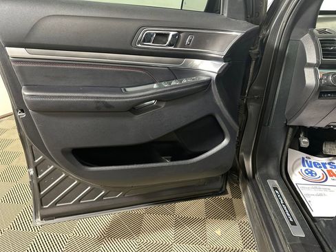 Used 2018 Ford Explorer Sport image 15