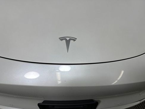 Used 2021 Tesla Model Y Long Range image 9