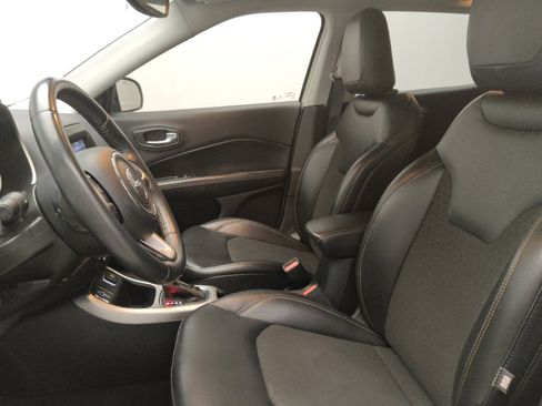 Used 2018 Jeep Compass Latitude w/ Popular Equipment Group FWD image 17