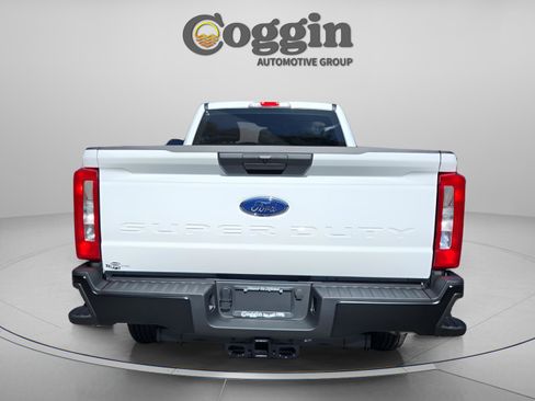 New 2026 Ford F250 XL w/ F-250 >10K GVWR Package image 4