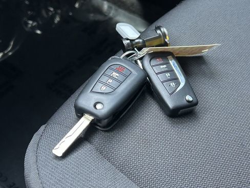 Used 2025 Toyota Corolla LE image 33