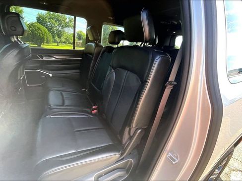 Used 2024 Jeep Wagoneer L Series II w/ Flexible Seating Group AWD/4WD image 25