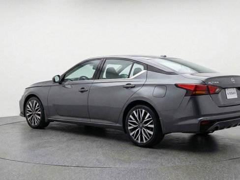 Used 2025 Nissan Altima 2.5 SV image 6