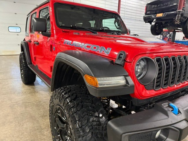 Used 2024 Jeep Wrangler Unlimited Rubicon 4xe w/ Technology Group AWD/4WD image 3