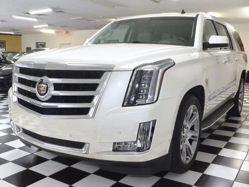 Used 2015 Cadillac Escalade ESV Luxury AWD/4WD image 5