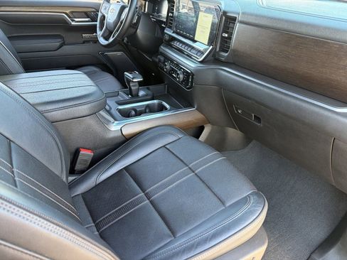 Certified 2024 Chevrolet Silverado 1500 High Country w/ Technology Package AWD/4WD image 13