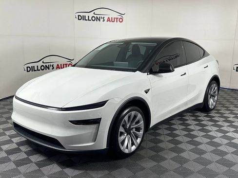 Used 2026 Tesla Model Y AWD image 4