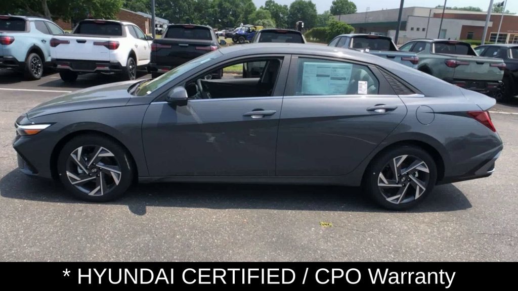 Used 2025 Hyundai Elantra Limited w/ Cargo Package FWD image 5