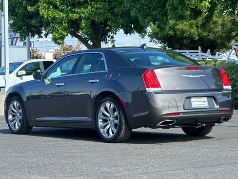 Used 2019 Chrysler 300 Limited RWD image 6