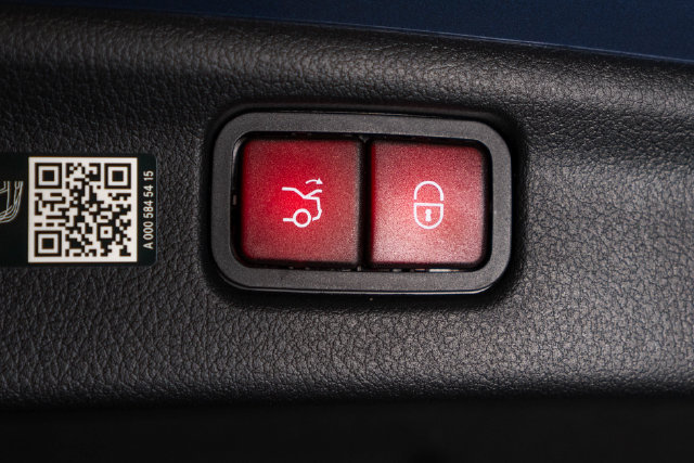 Certified 2025 Mercedes-Benz C 300 4MATIC Sedan image 33