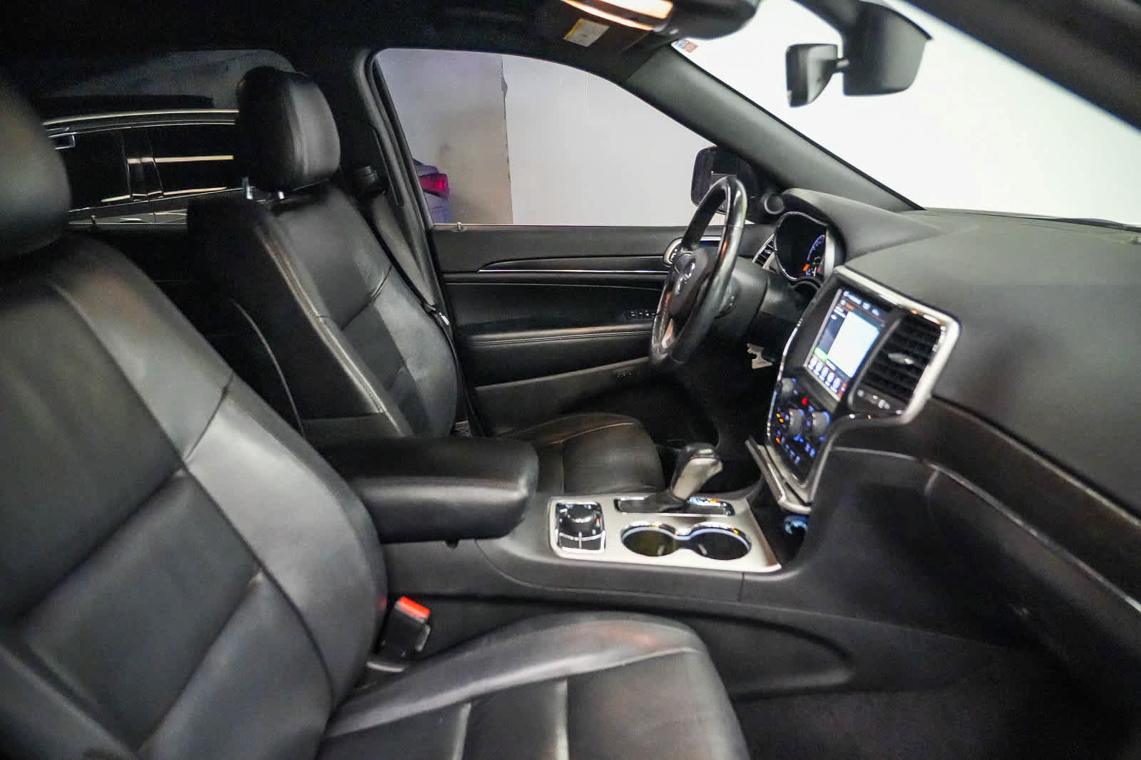 Used 2018 Jeep Grand Cherokee Limited AWD/4WD image 16