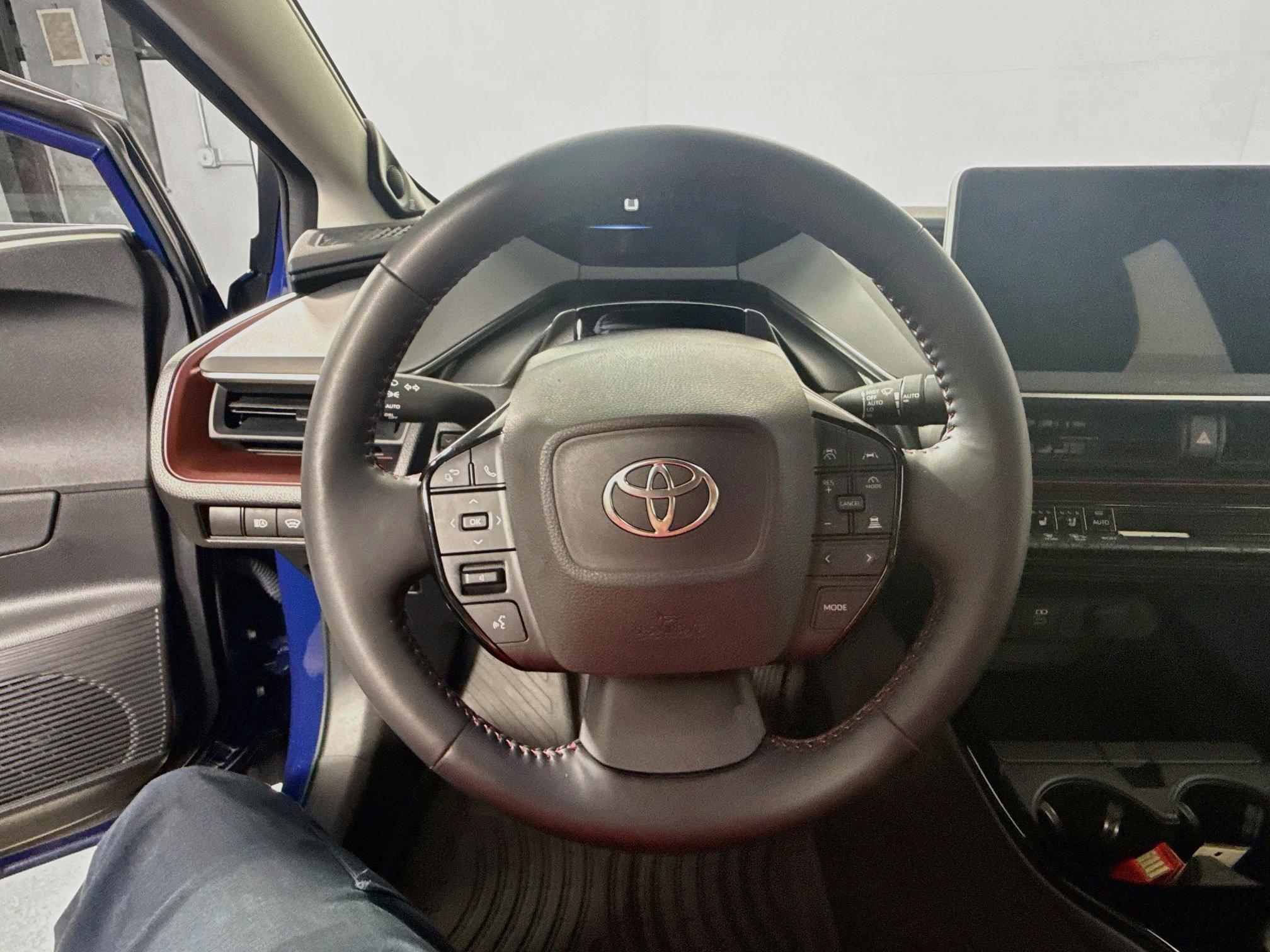 Certified 2025 Toyota Prius Plug-In Hybrid w/ Limited Premium Package FWD image 11