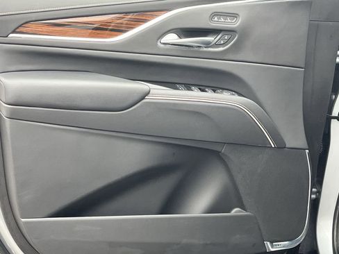 Used 2023 Cadillac Escalade Premium Luxury image 15