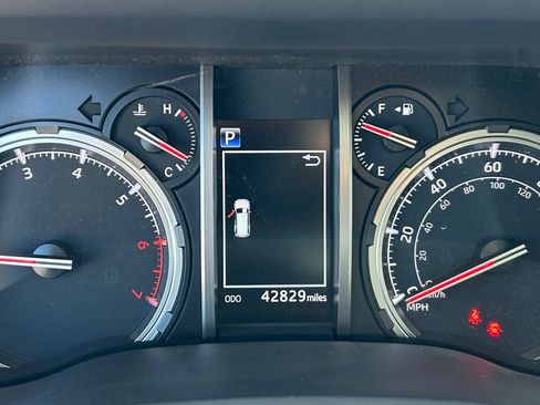 Used 2024 Toyota 4Runner TRD Off-Road Premium AWD/4WD image 18