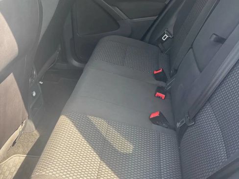 Used 2011 Volkswagen Tiguan S image 2
