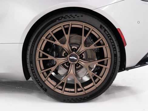 Used 2026 Aston Martin DB12 Coupe RWD image 36