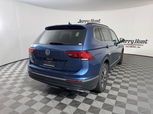 Used 2020 Volkswagen Tiguan SE image 11