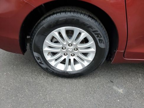 Used 2017 Toyota Sienna XLE Premium image 10