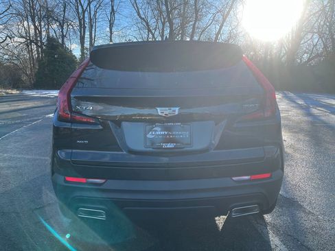 Used 2023 Cadillac XT4 Luxury w/ Cold Weather Package image 11
