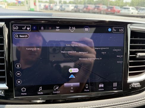 Used 2026 Chrysler Pacifica Limited FWD image 24