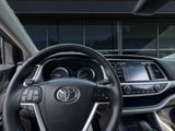 Used 2017 Toyota Highlander XLE image 4