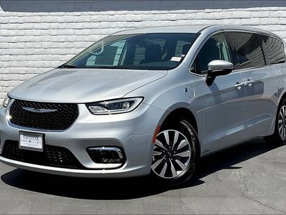 New 2023 Chrysler Pacifica Touring-L