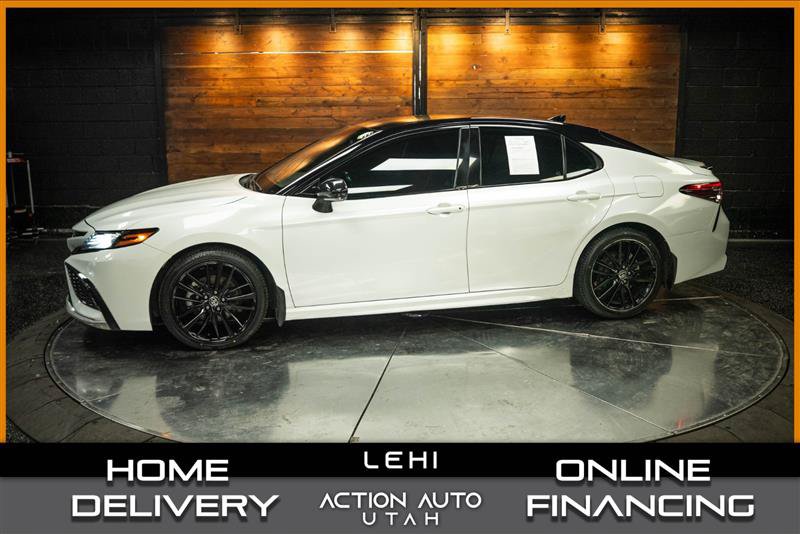 Used 2022 Toyota Camry XSE FWD image 1