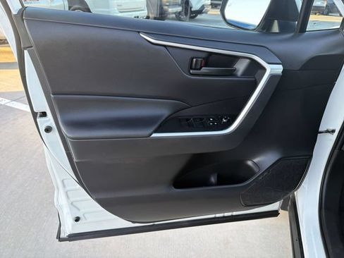 Certified 2023 Toyota RAV4 LE FWD image 9