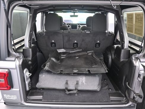 Used 2019 Jeep Wrangler Unlimited Sahara AWD/4WD image 39