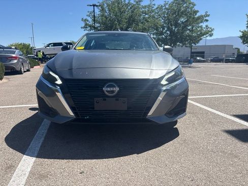 Used 2024 Nissan Altima 2.5 SV FWD image 8