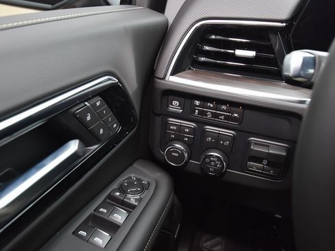 New 2026 Chevrolet Suburban Premier image 16