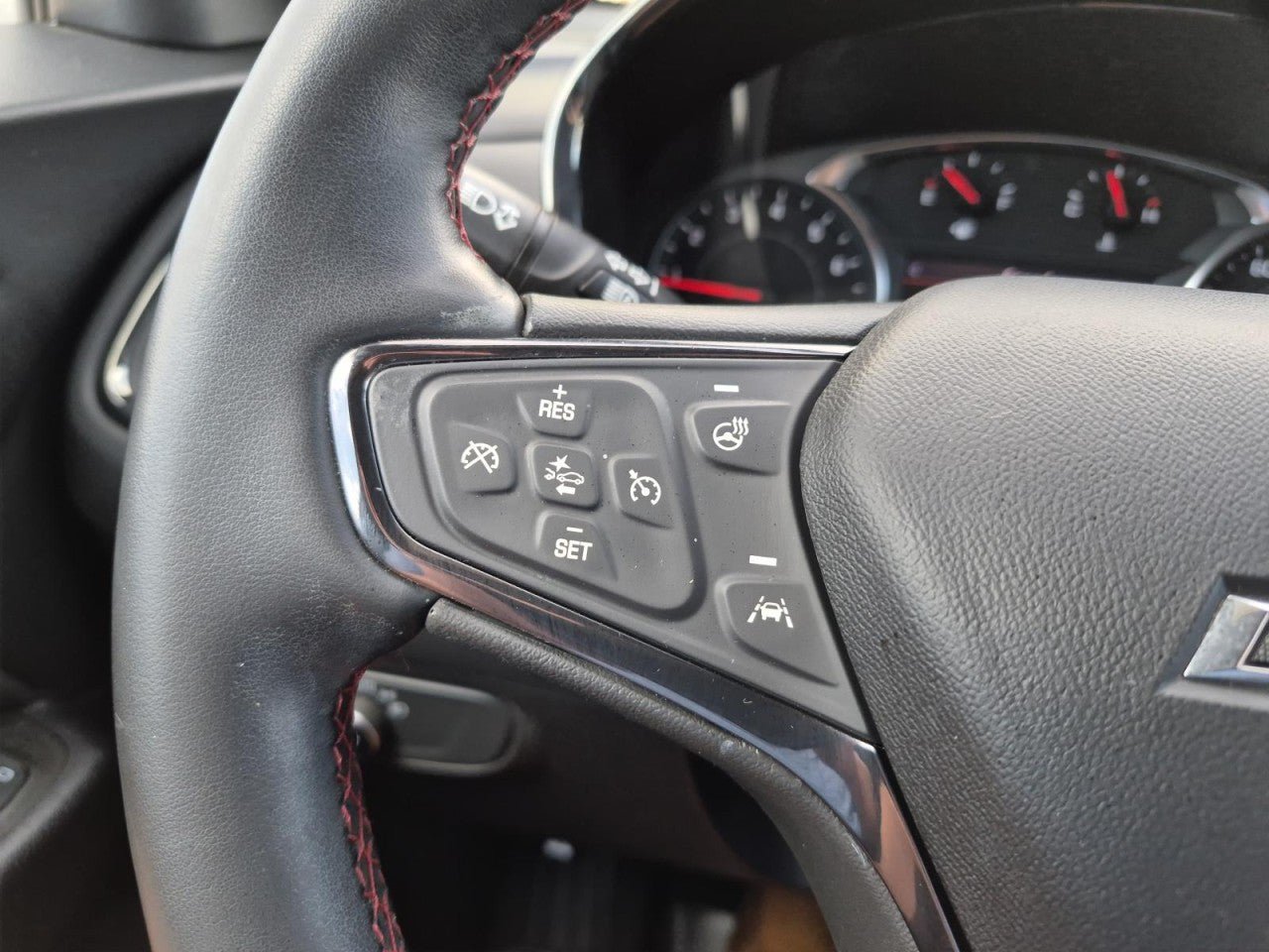 Certified 2023 Chevrolet Equinox RS FWD image 18