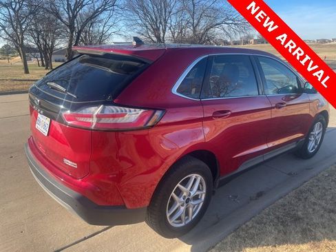 Used 2021 Ford Edge SEL w/ Convenience Package image 3