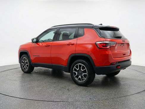 Used 2025 Jeep Compass Trailhawk AWD/4WD image 6