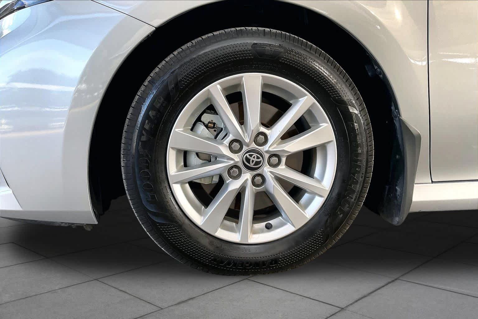 Used 2025 Toyota Camry LE FWD image 12