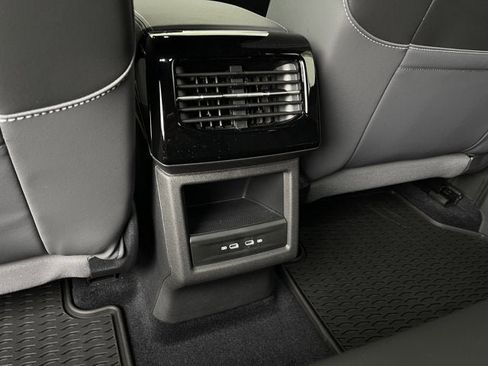 New 2025 Volkswagen ID.4 Pro image 25