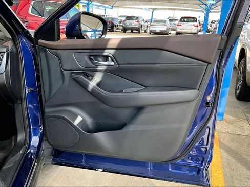 Used 2023 Nissan Rogue SV w/ SV Premium B Package image 23