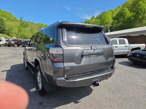 Used 2014 Toyota 4Runner SR5 AWD/4WD image 4
