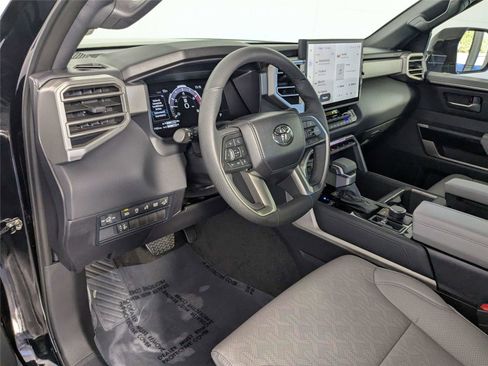 Used 2025 Toyota Tundra Limited image 9