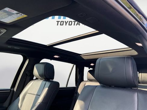 Used 2025 Toyota Sequoia Platinum AWD/4WD image 9