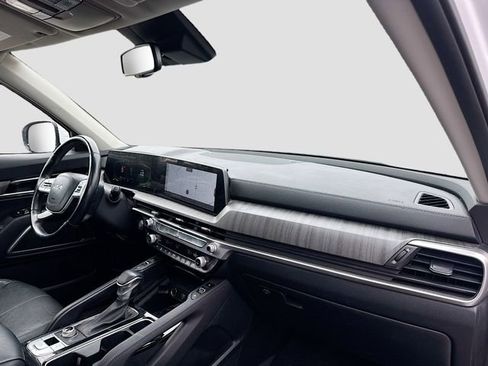 Used 2023 Kia Telluride EX w/ EX Captain's Chair Package image 24