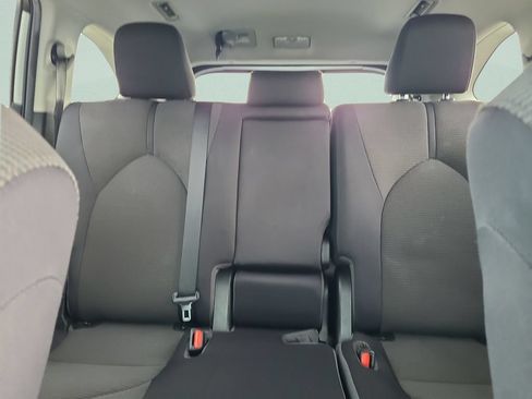 Used 2023 Toyota Highlander L FWD image 10