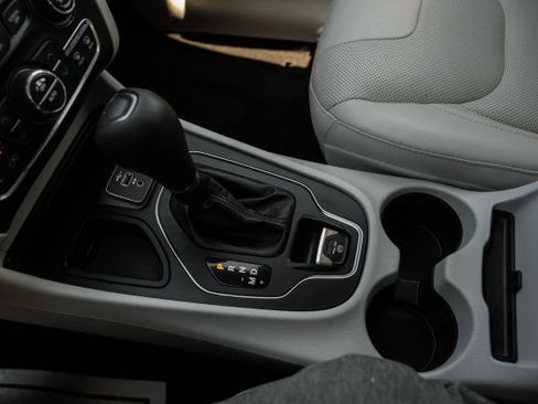 Used 2021 Jeep Cherokee Latitude Lux w/ Sun & Sound Group image 24