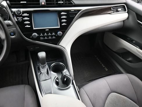 Used 2020 Toyota Camry LE w/ Convenience Package FWD image 15