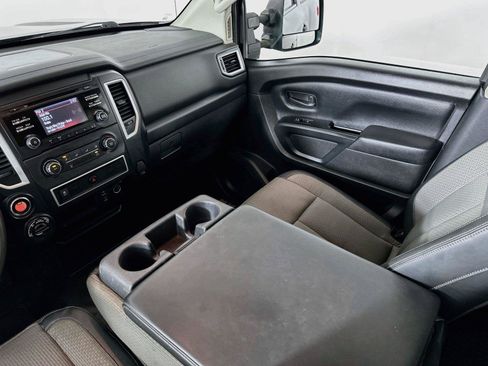 Used 2017 Nissan Titan S AWD/4WD image 22
